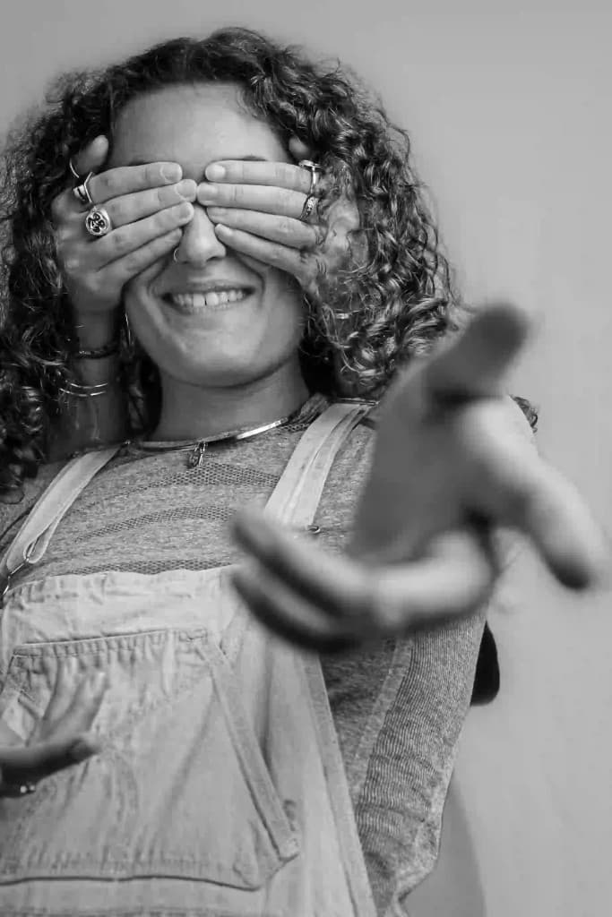 Freundliche Person, symbolisiert Vertrauen und eine angenehme, faire Verhandlungsbasis